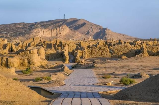 樓蘭古城的恐怖傳說樓蘭古城的恐怖傳說小說在線閱讀插圖