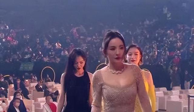 楊冪和唐嫣之間發生了什么楊冪和唐嫣之間發生了什么事件插圖4