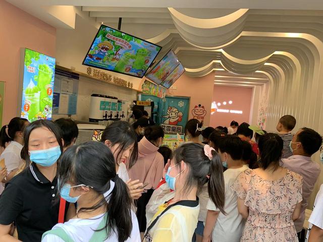 小成本適合女孩子開的店適合女生在鄉(xiāng)鎮(zhèn)開的小店插圖