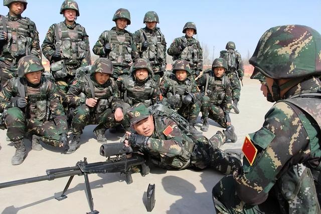 中校軍銜是什么級別中校軍銜是什么級別地方干部插圖1